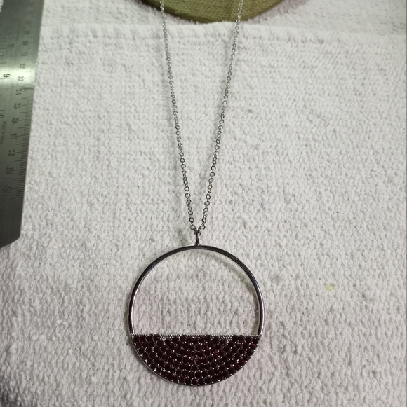 Gorgeous silvertone red round crystal pendant necklace - Picture 2 of 5